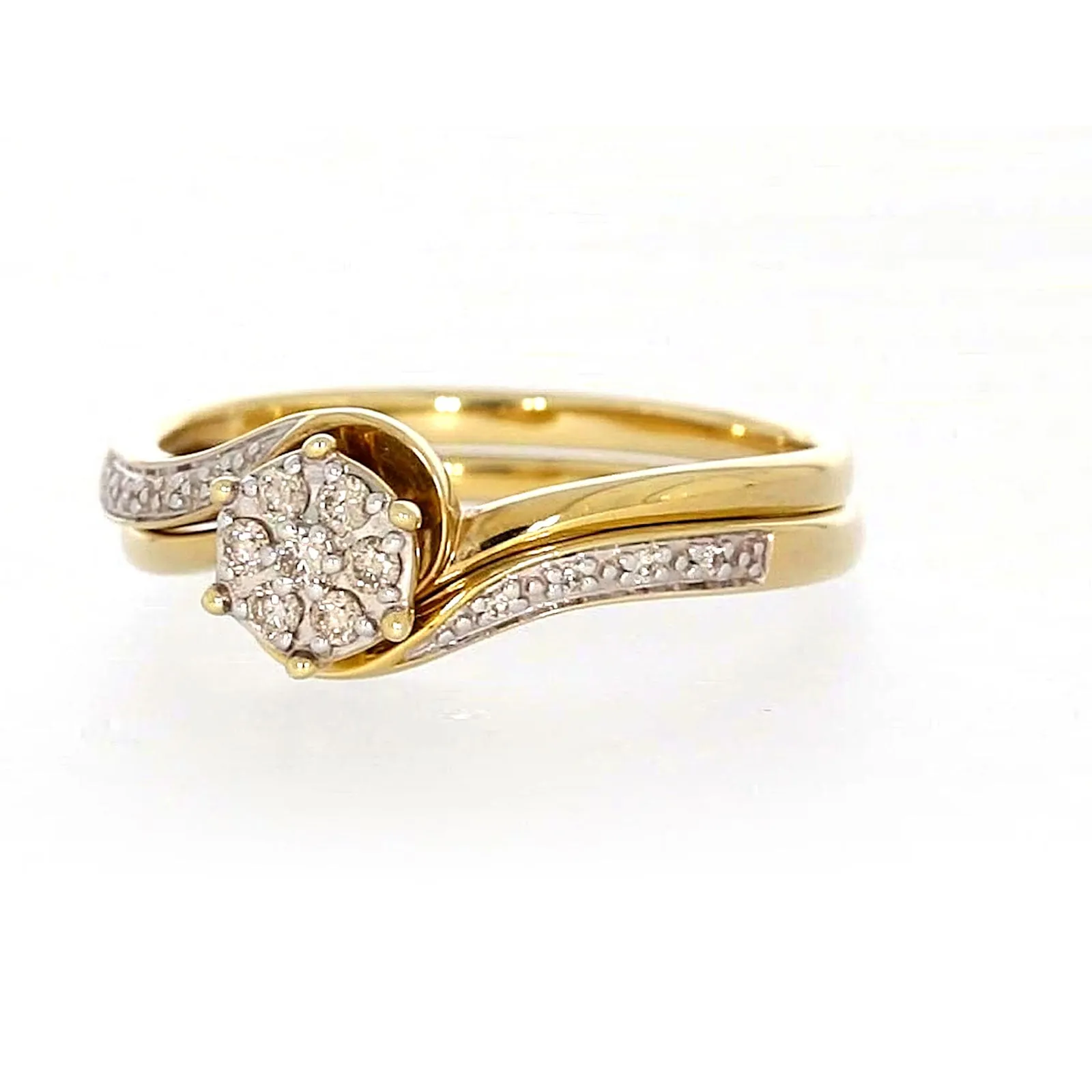 9ct Yellow Gold Round Brilliant Cut with 0.15 CARAT tw of Diamonds Ring