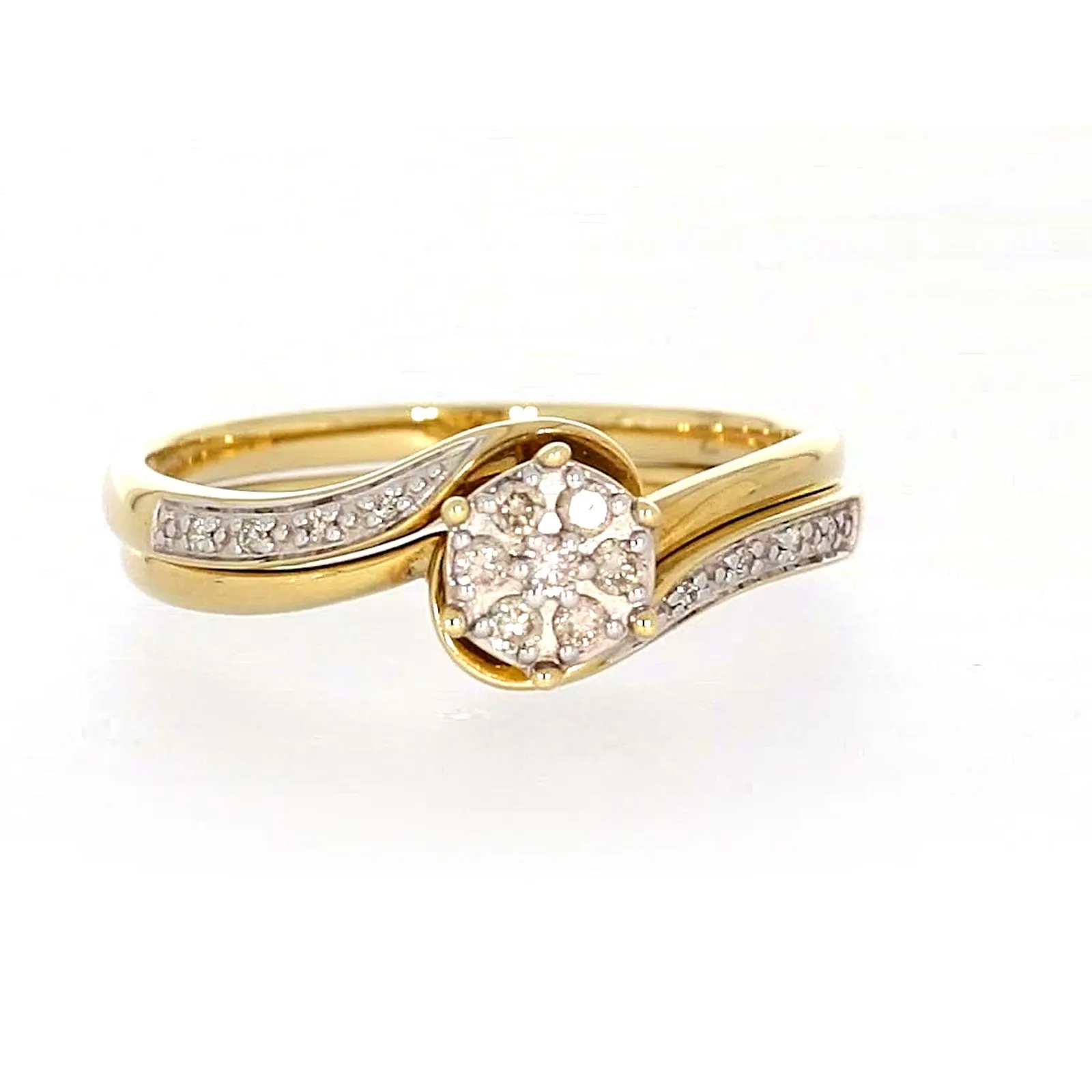 9ct Yellow Gold Round Brilliant Cut with 0.15 CARAT tw of Diamonds Ring