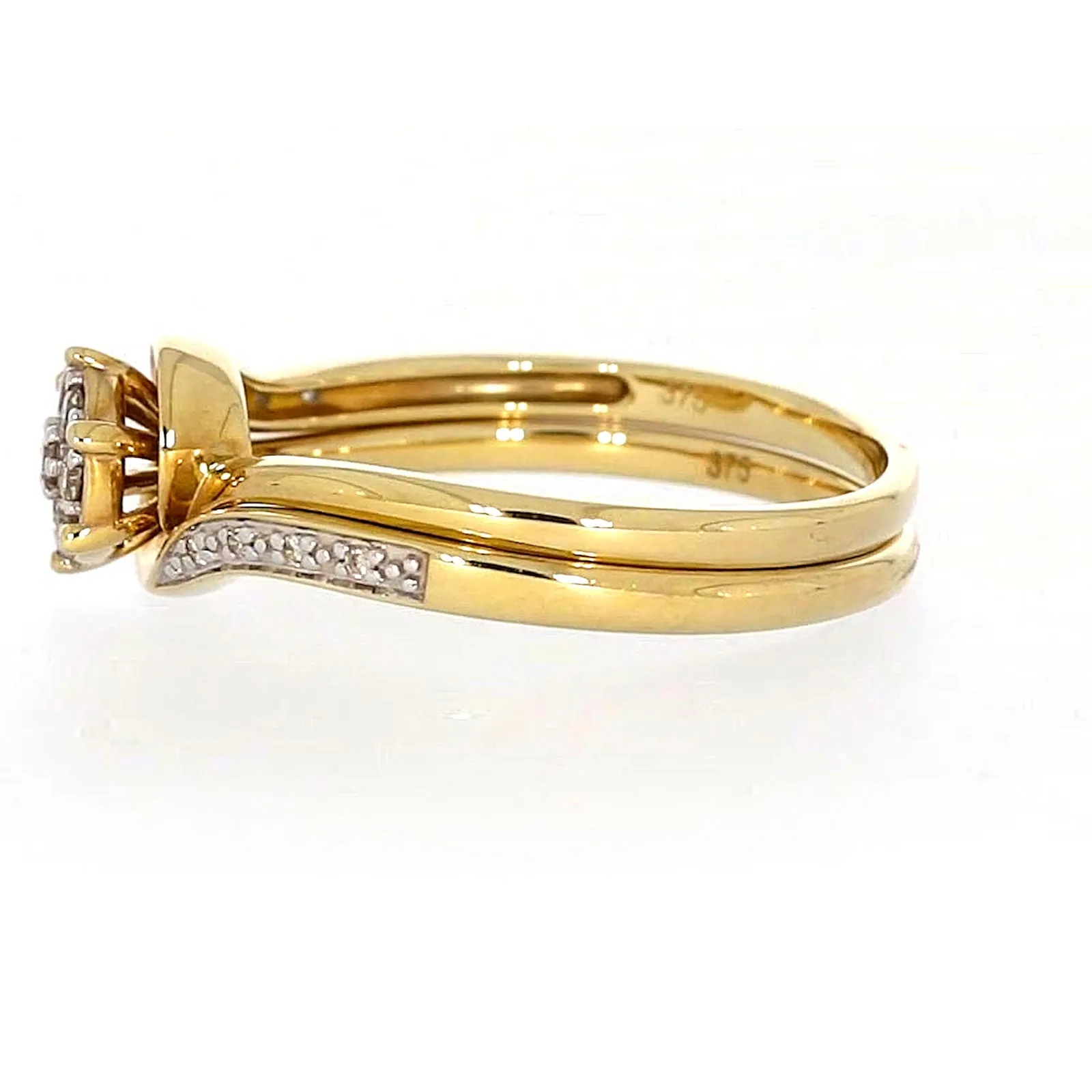 9ct Yellow Gold Round Brilliant Cut with 0.15 CARAT tw of Diamonds Ring