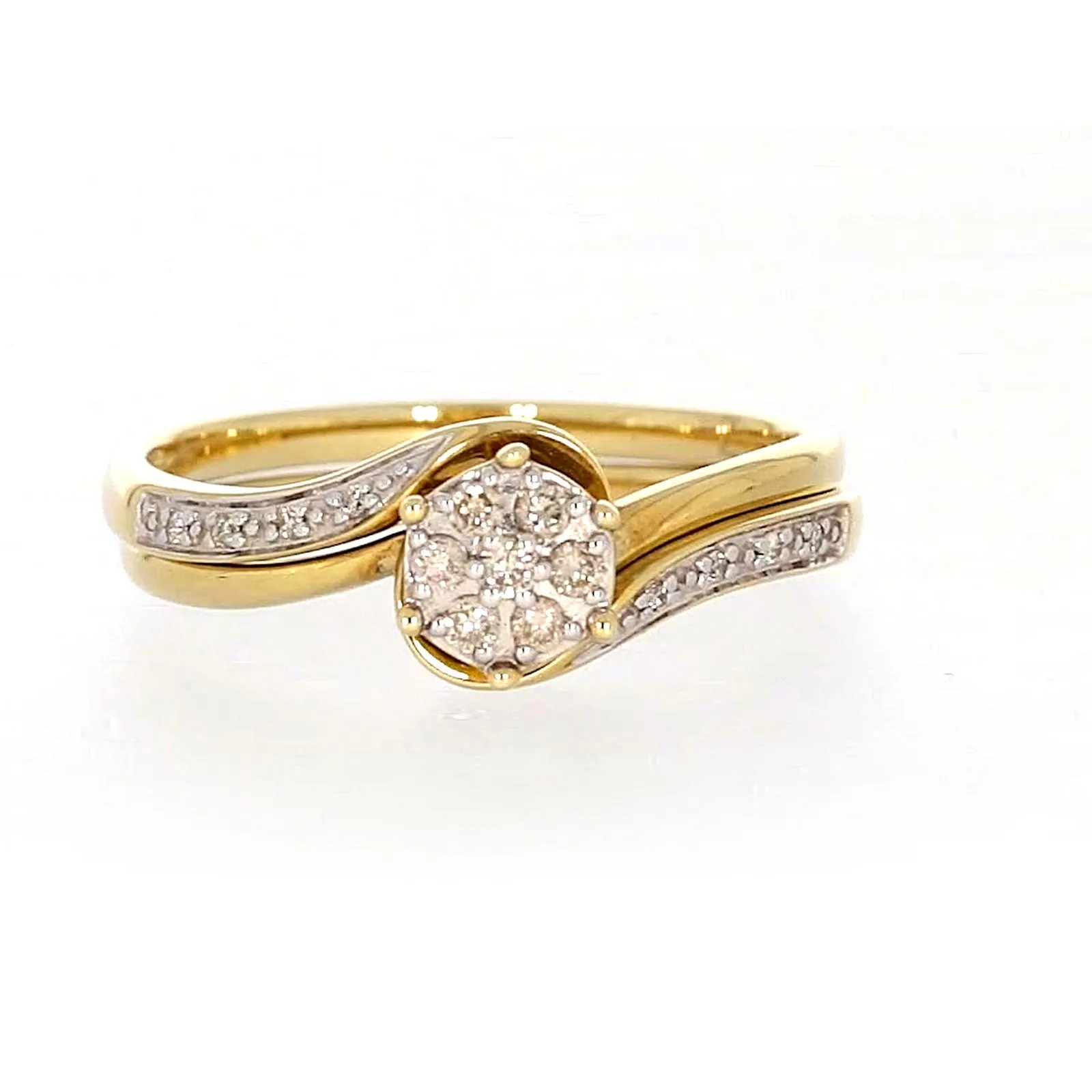 9ct Yellow Gold Round Brilliant Cut with 0.15 CARAT tw of Diamonds Ring
