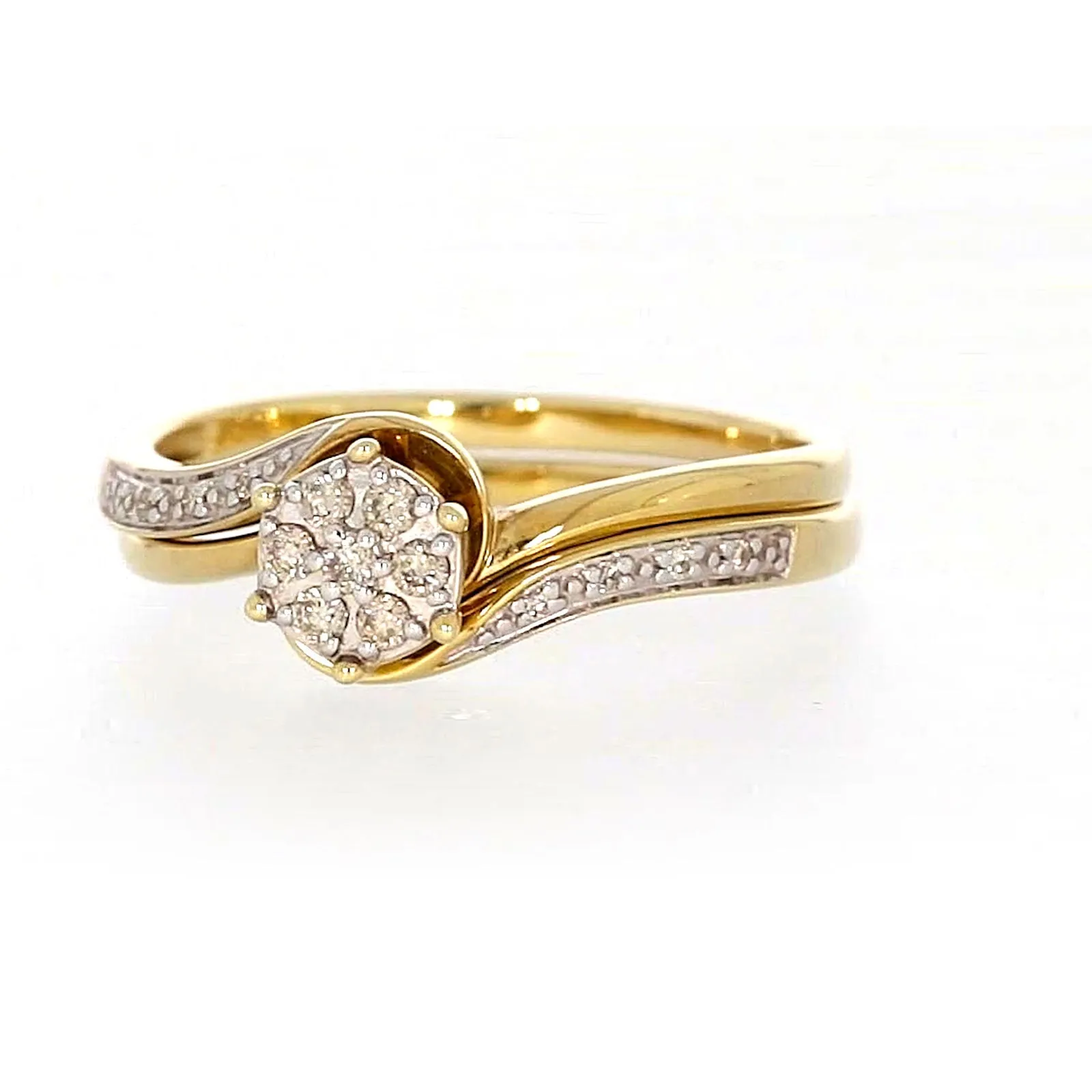 9ct Yellow Gold Round Brilliant Cut with 0.15 CARAT tw of Diamonds Ring