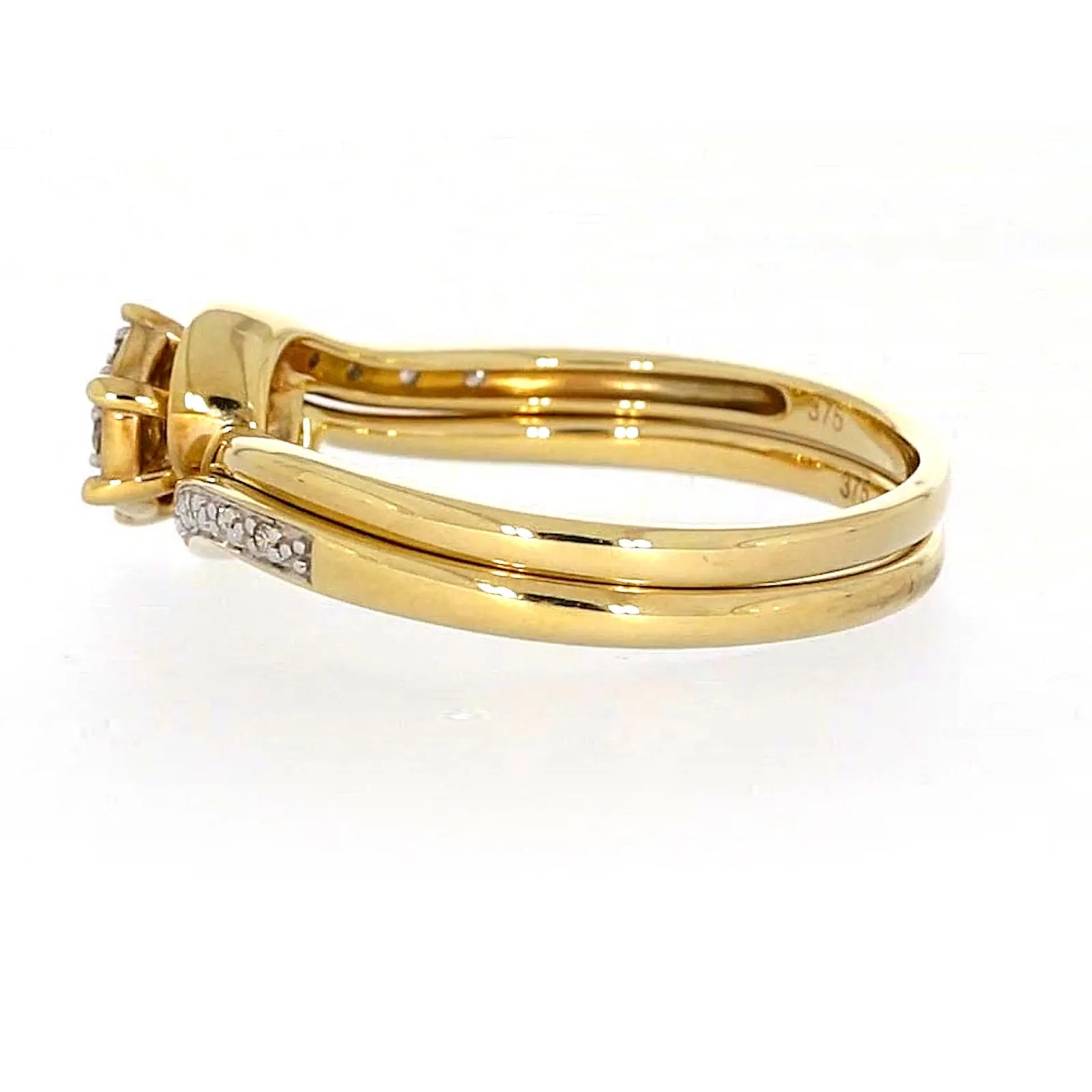 9ct Yellow Gold Round Brilliant Cut with 0.15 CARAT tw of Diamonds Ring
