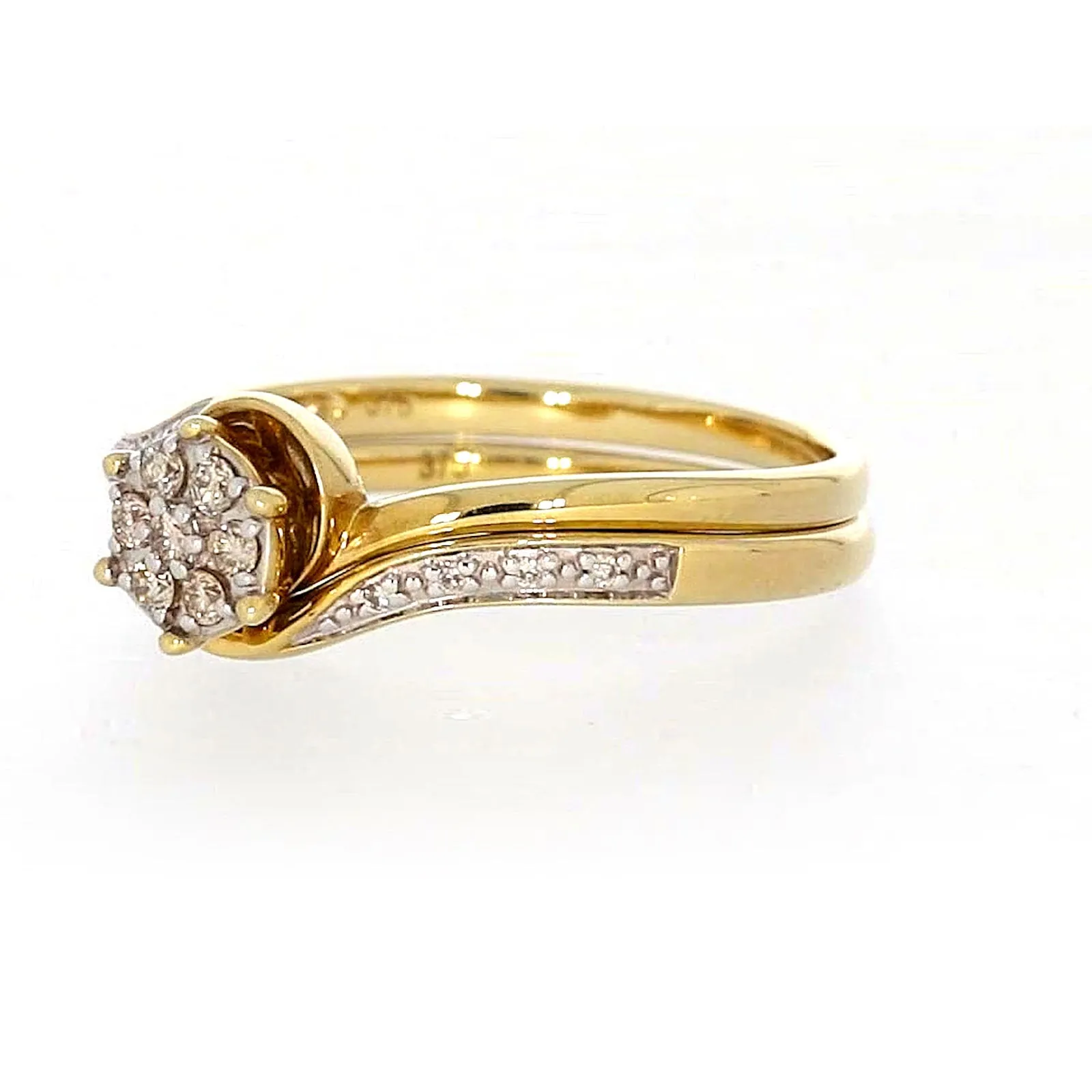 9ct Yellow Gold Round Brilliant Cut with 0.15 CARAT tw of Diamonds Ring