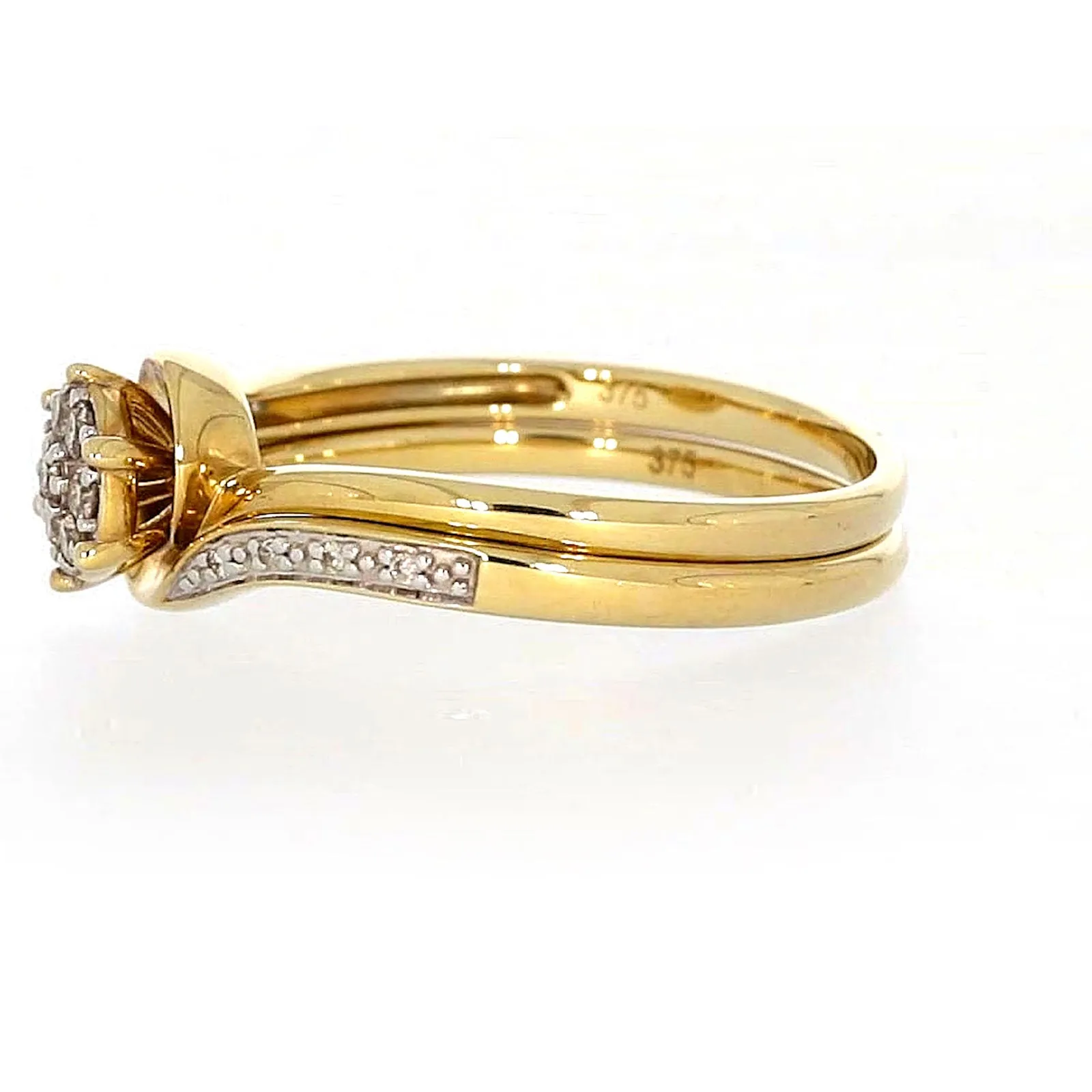 9ct Yellow Gold Round Brilliant Cut with 0.15 CARAT tw of Diamonds Ring