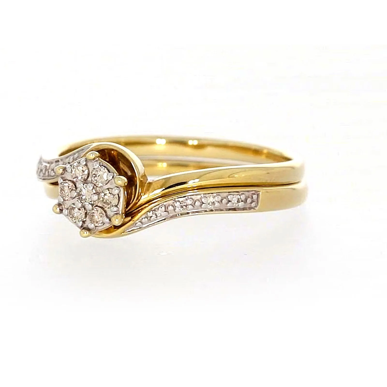 9ct Yellow Gold Round Brilliant Cut with 0.15 CARAT tw of Diamonds Ring