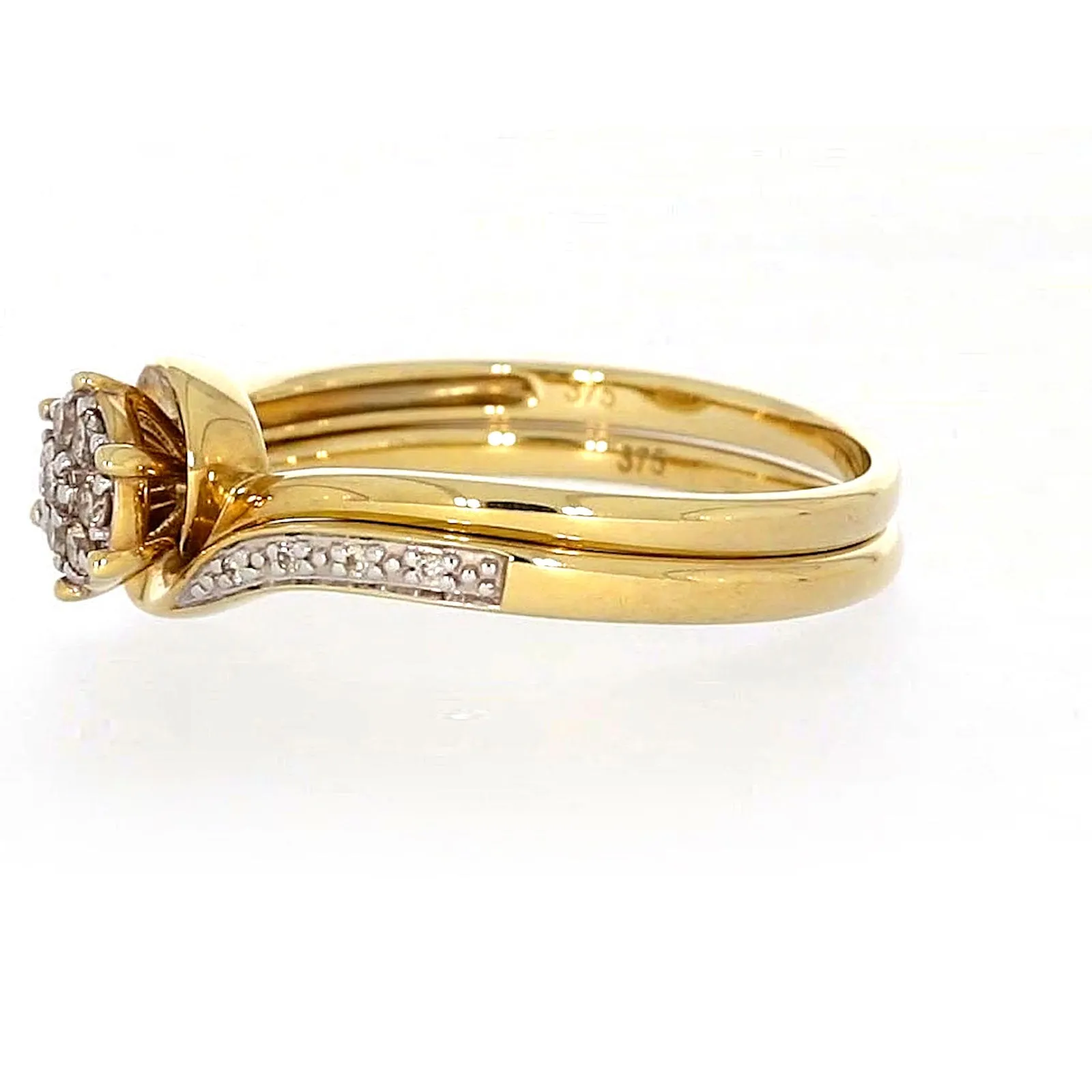 9ct Yellow Gold Round Brilliant Cut with 0.15 CARAT tw of Diamonds Ring