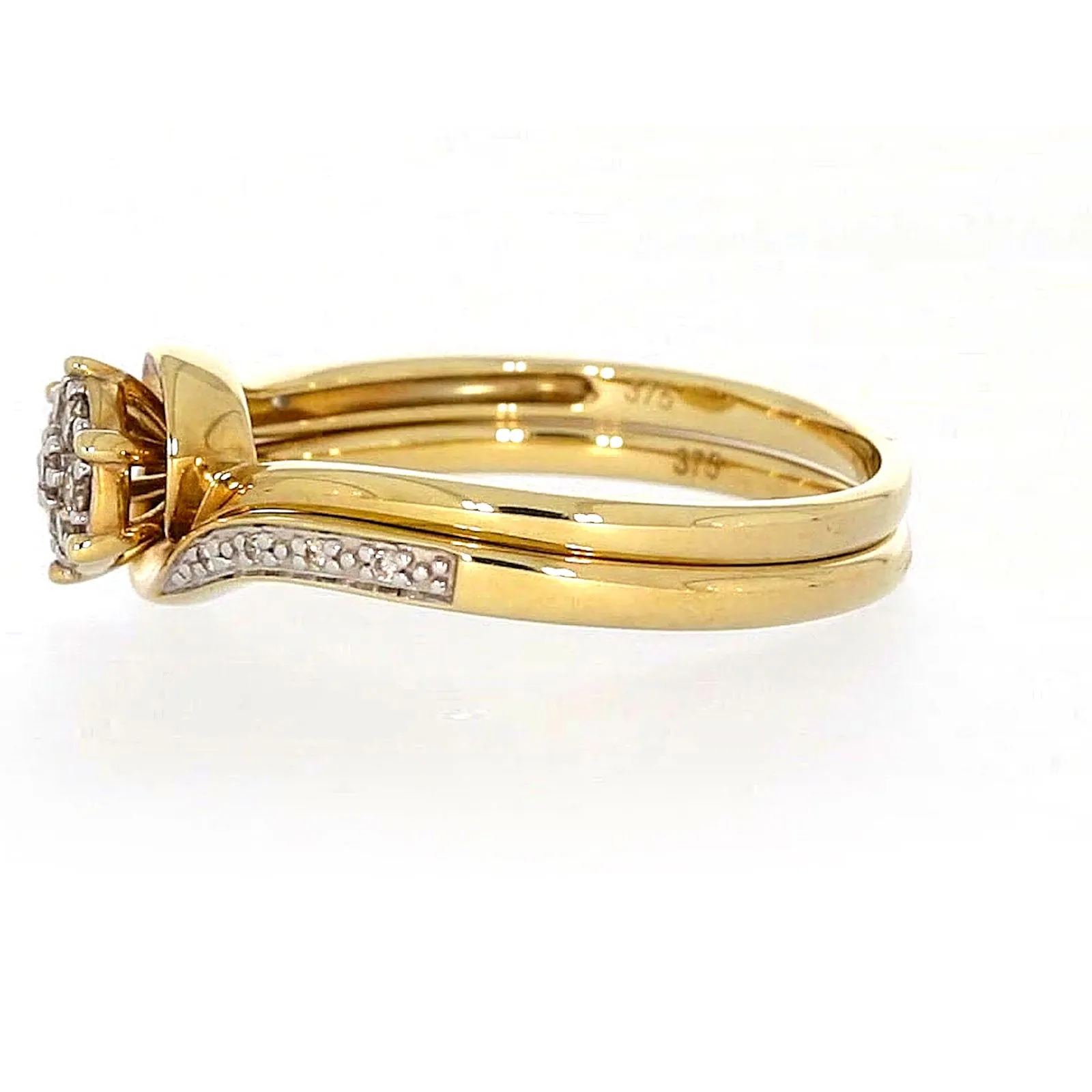 9ct Yellow Gold Round Brilliant Cut with 0.15 CARAT tw of Diamonds Ring