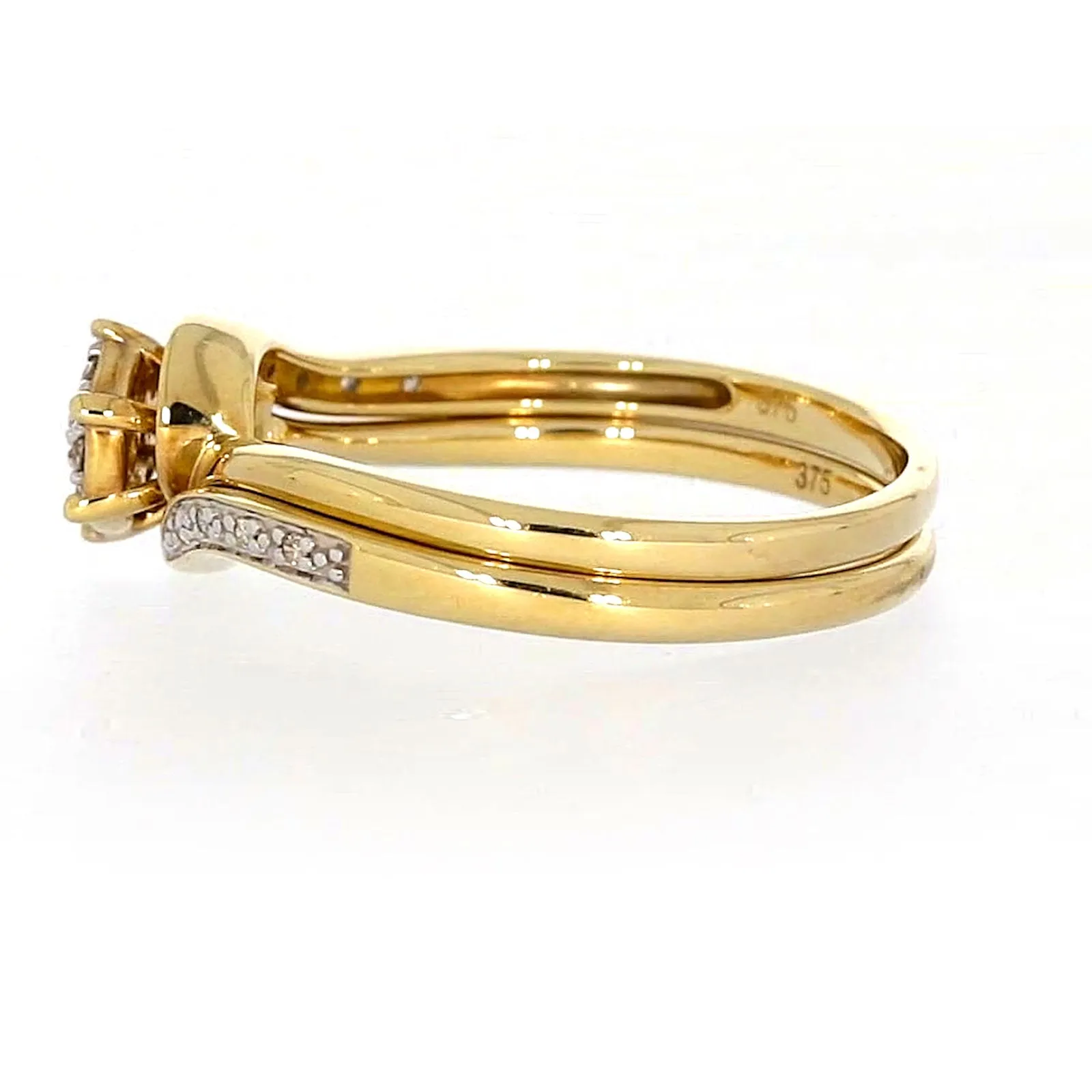 9ct Yellow Gold Round Brilliant Cut with 0.15 CARAT tw of Diamonds Ring