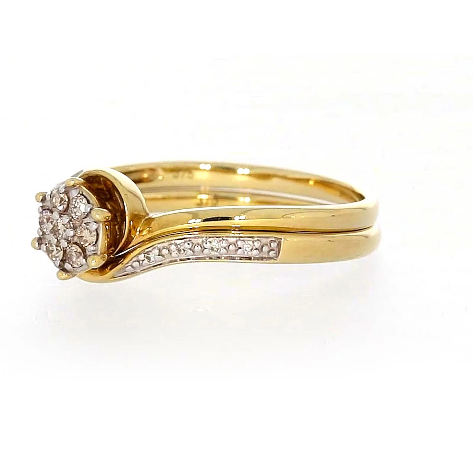 9ct Yellow Gold Round Brilliant Cut with 0.15 CARAT tw of Diamonds Ring
