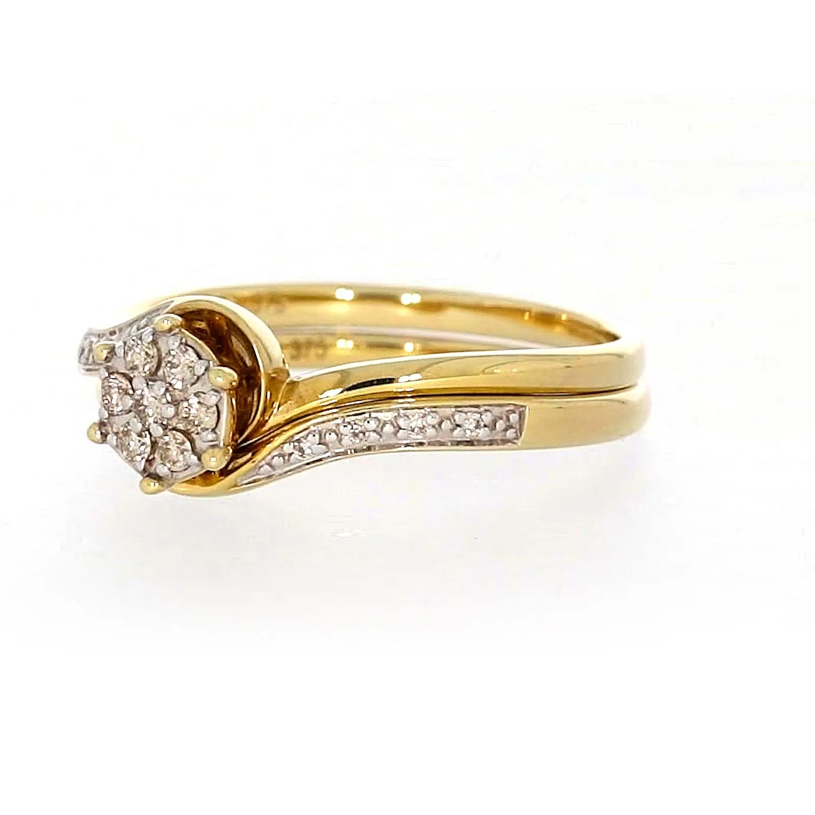 9ct Yellow Gold Round Brilliant Cut with 0.15 CARAT tw of Diamonds Ring