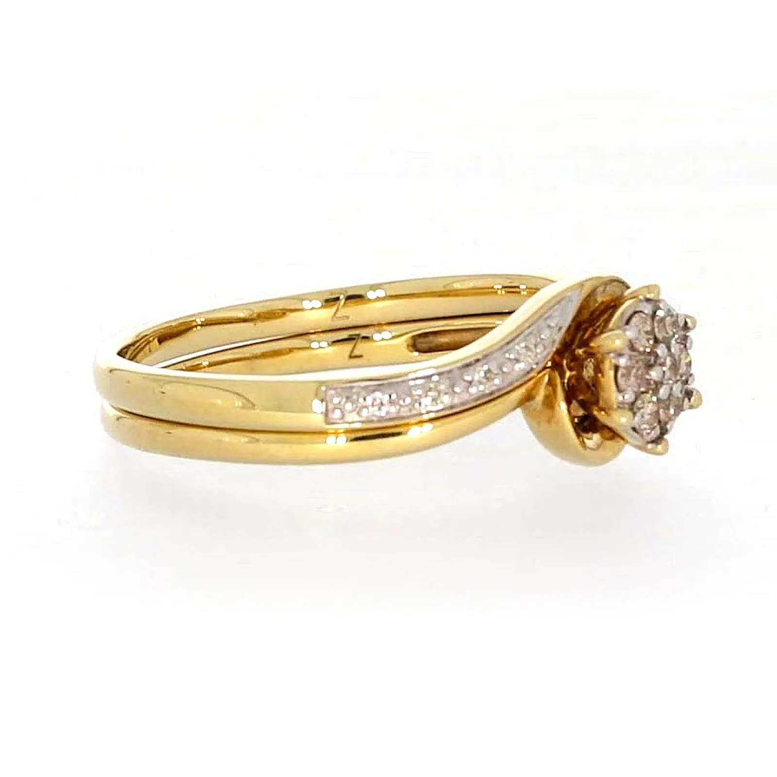 9ct Yellow Gold Round Brilliant Cut with 0.15 CARAT tw of Diamonds Ring