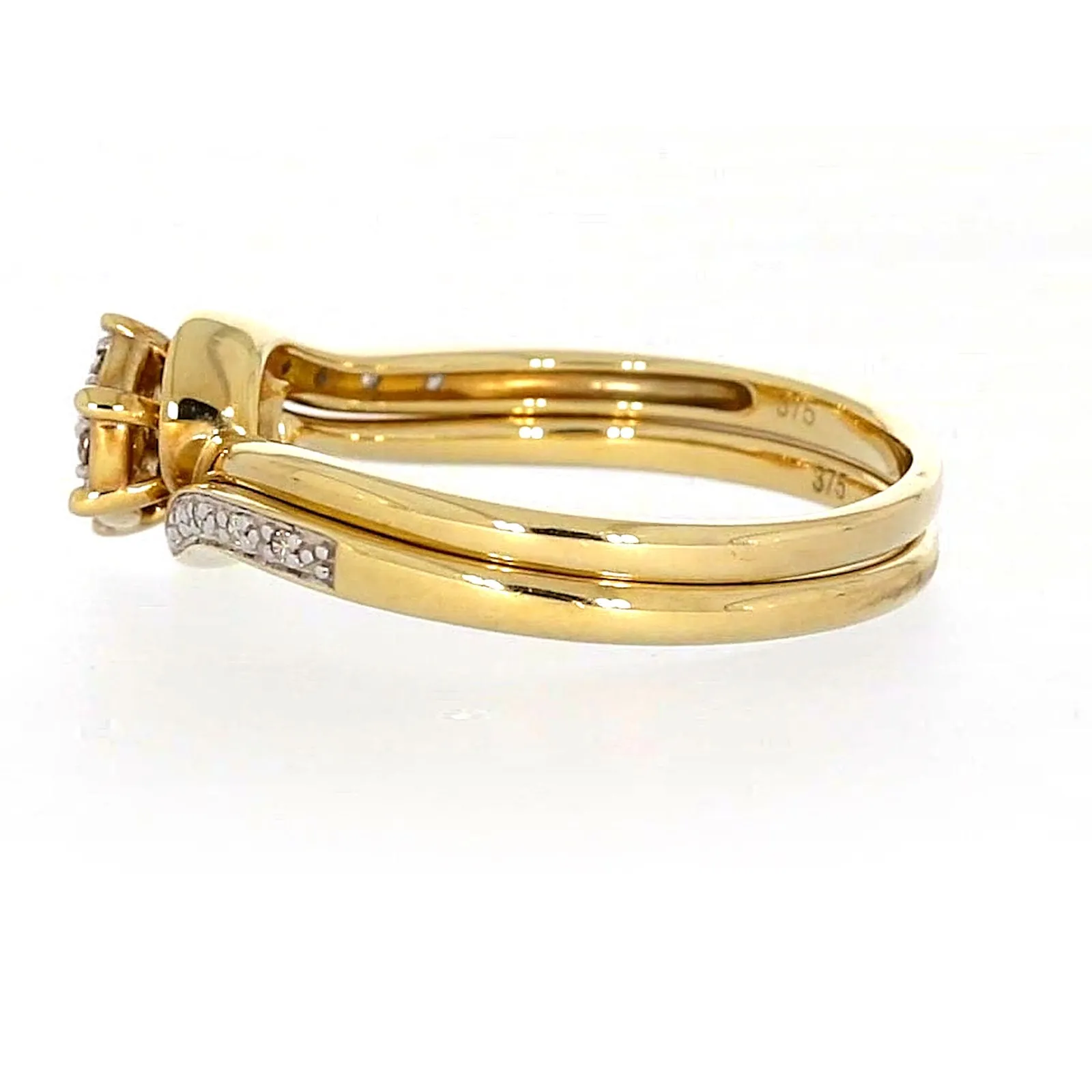 9ct Yellow Gold Round Brilliant Cut with 0.15 CARAT tw of Diamonds Ring