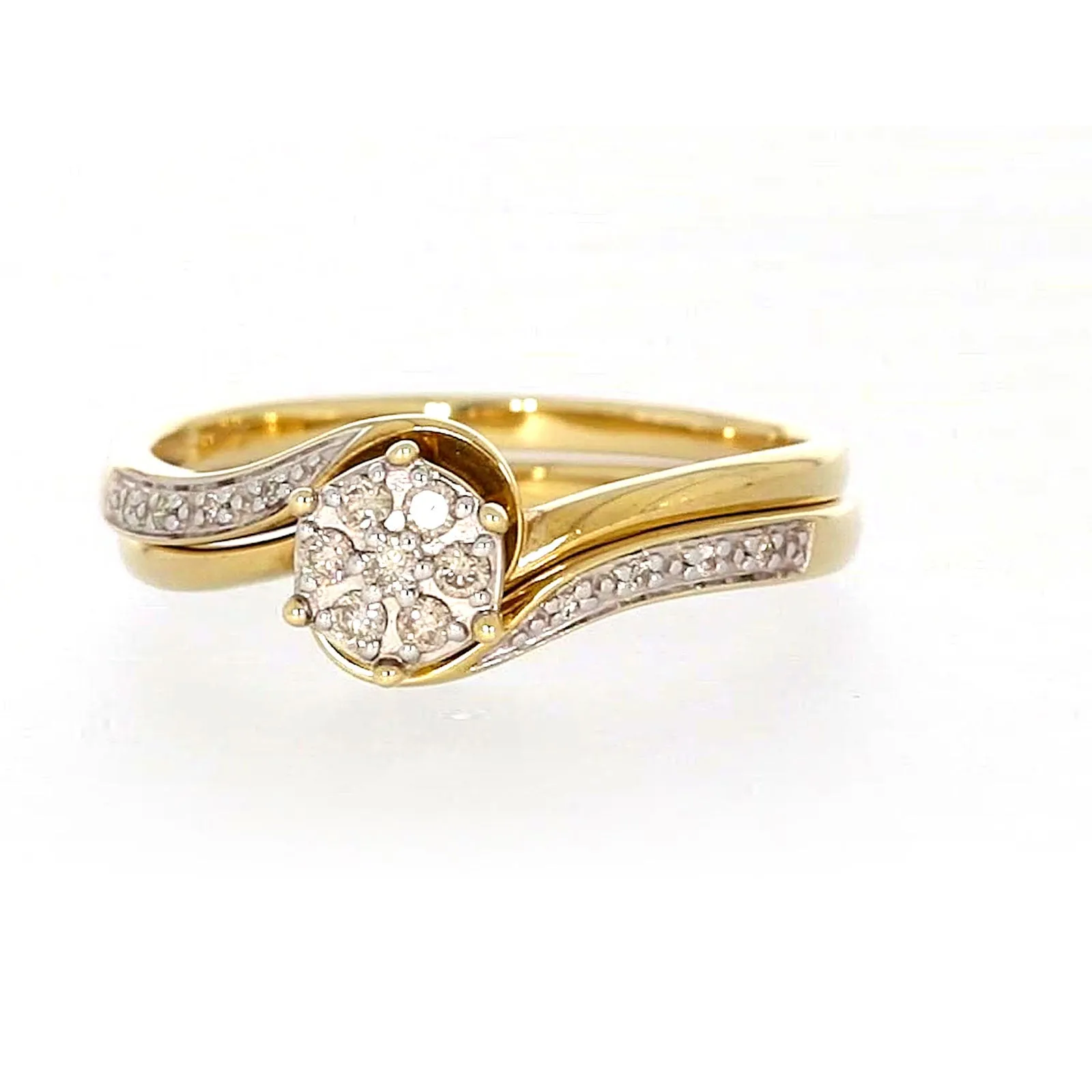 9ct Yellow Gold Round Brilliant Cut with 0.15 CARAT tw of Diamonds Ring