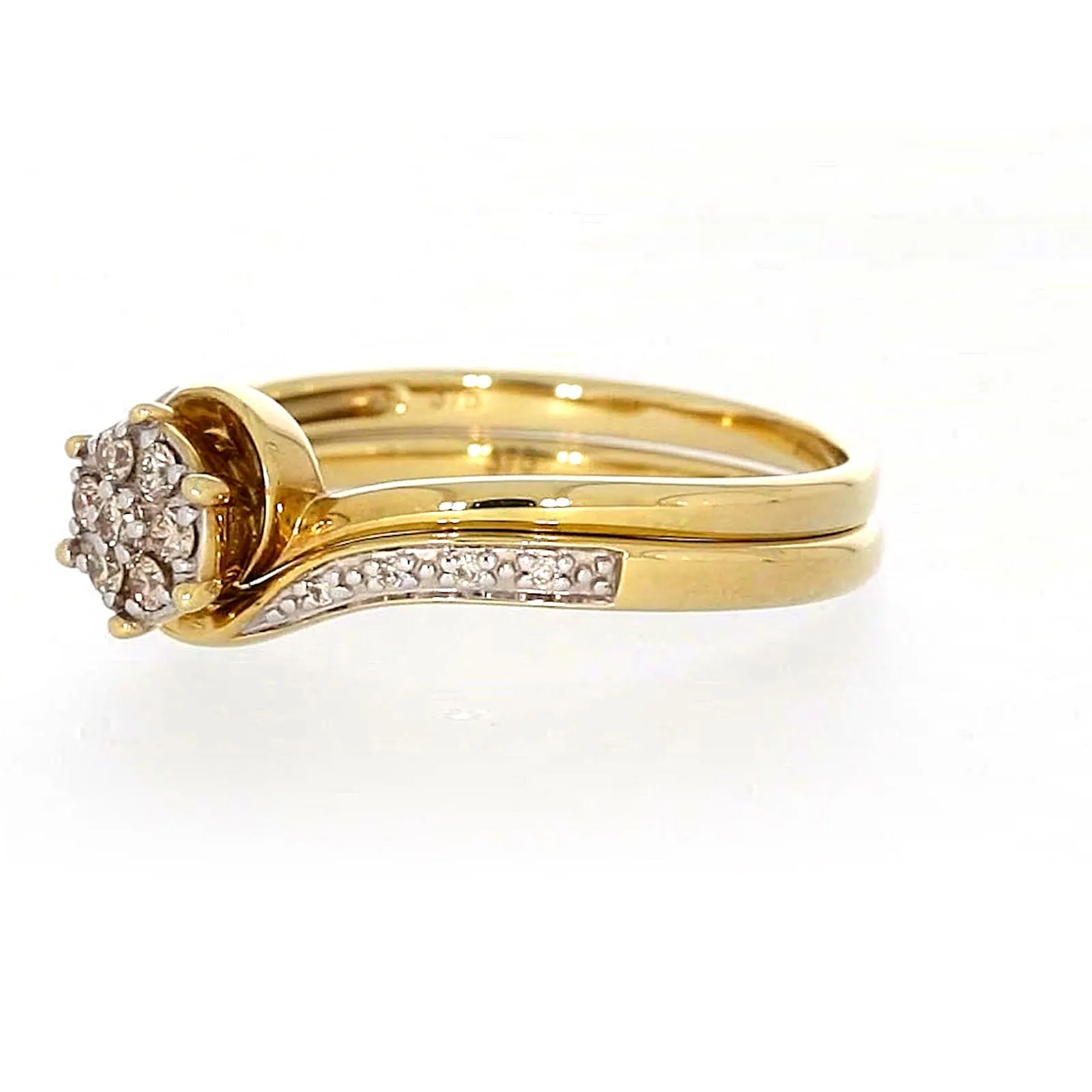 9ct Yellow Gold Round Brilliant Cut with 0.15 CARAT tw of Diamonds Ring
