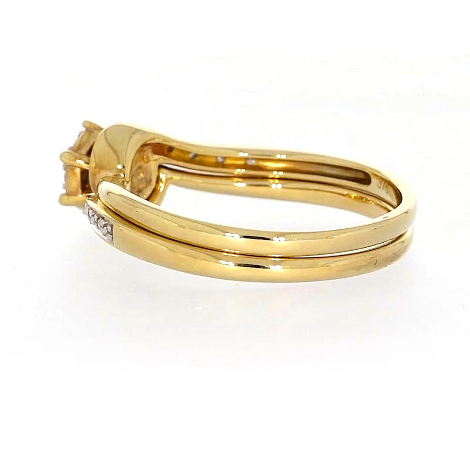 9ct Yellow Gold Round Brilliant Cut with 0.15 CARAT tw of Diamonds Ring