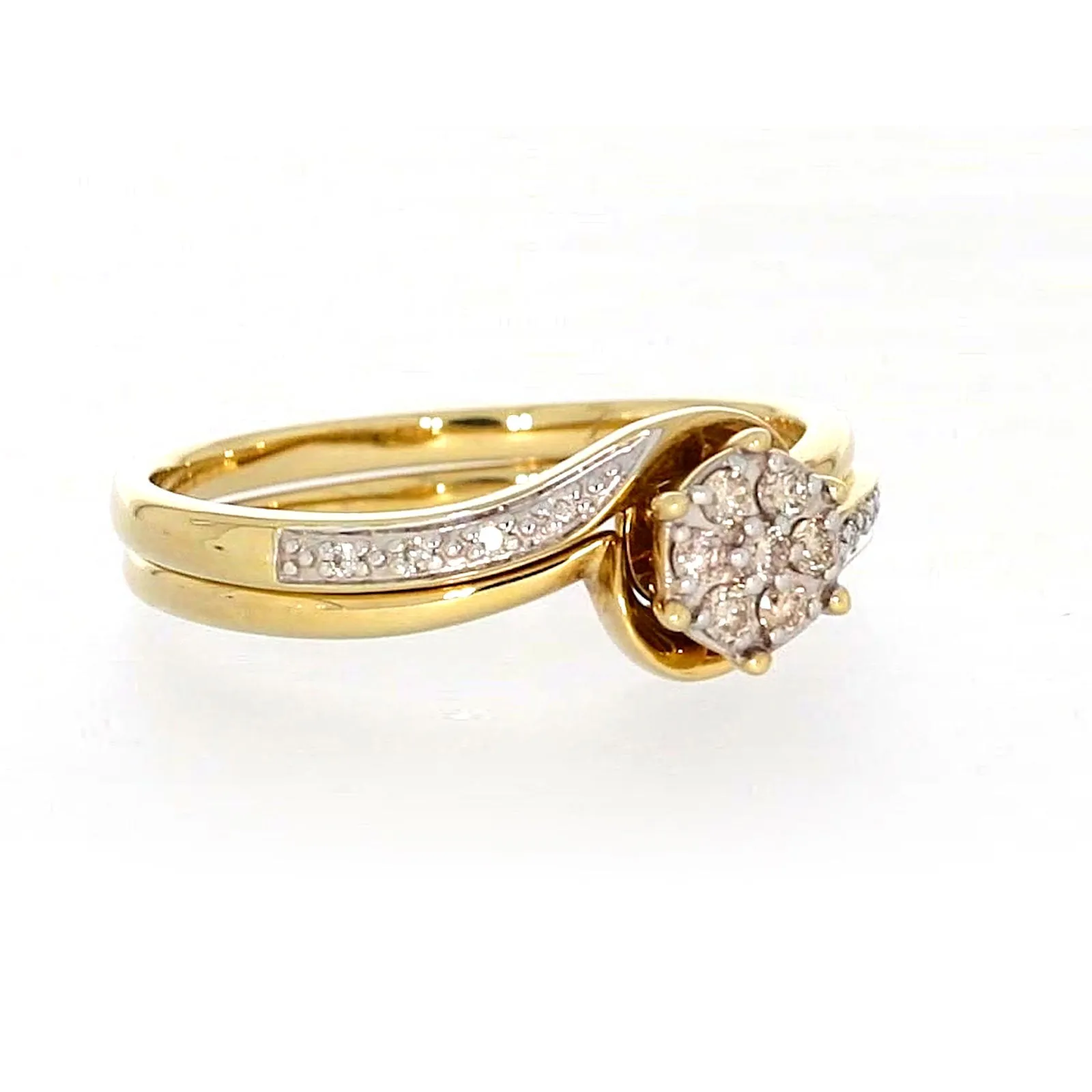 9ct Yellow Gold Round Brilliant Cut with 0.15 CARAT tw of Diamonds Ring