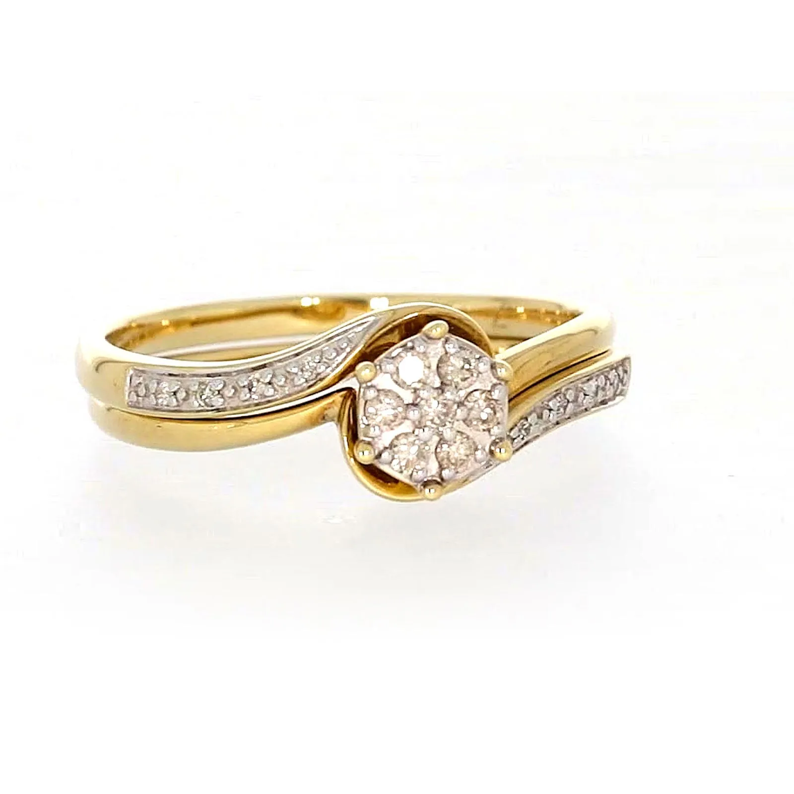 9ct Yellow Gold Round Brilliant Cut with 0.15 CARAT tw of Diamonds Ring