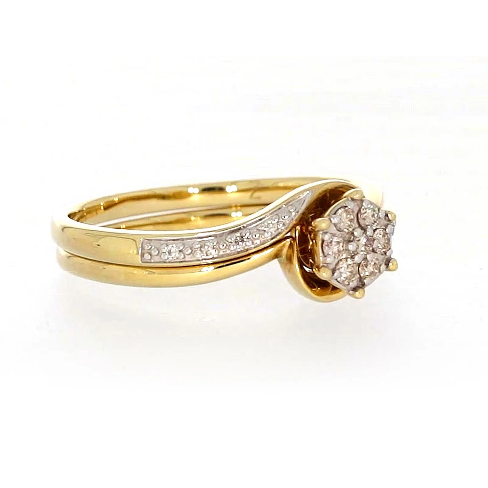 9ct Yellow Gold Round Brilliant Cut with 0.15 CARAT tw of Diamonds Ring