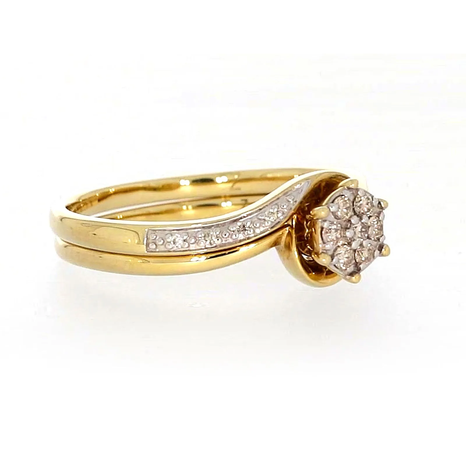 9ct Yellow Gold Round Brilliant Cut with 0.15 CARAT tw of Diamonds Ring