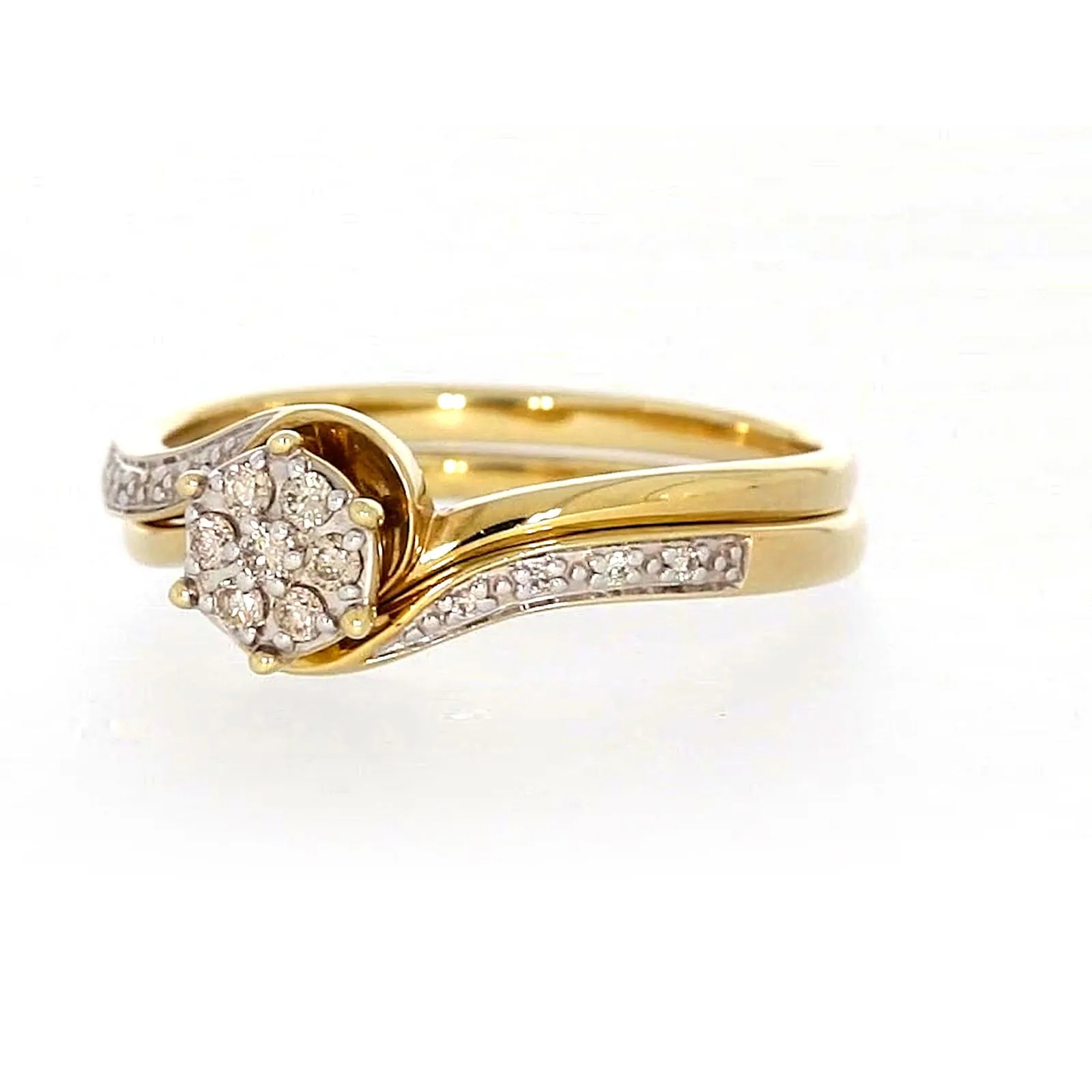 9ct Yellow Gold Round Brilliant Cut with 0.15 CARAT tw of Diamonds Ring