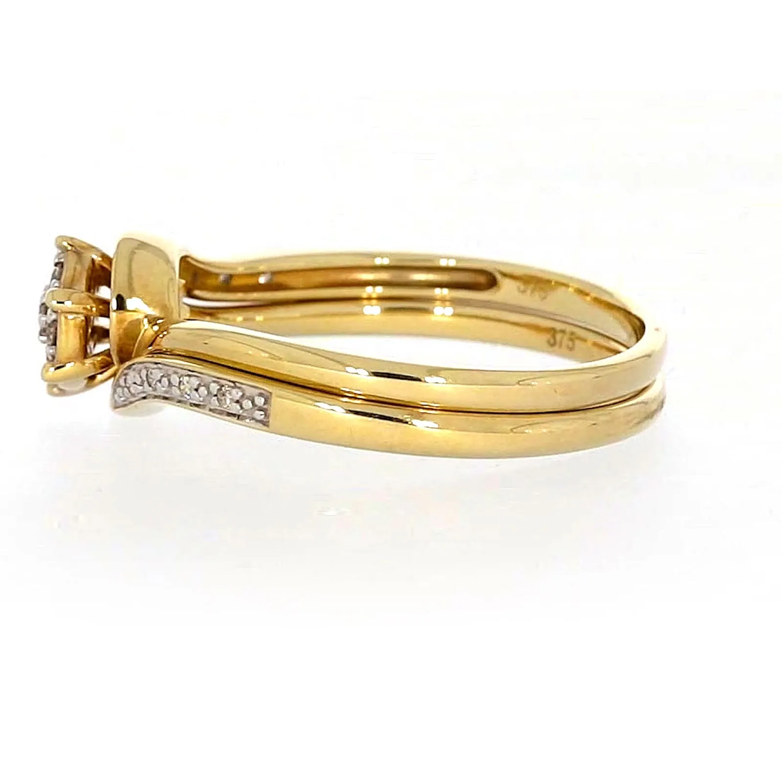 9ct Yellow Gold Round Brilliant Cut with 0.15 CARAT tw of Diamonds Ring
