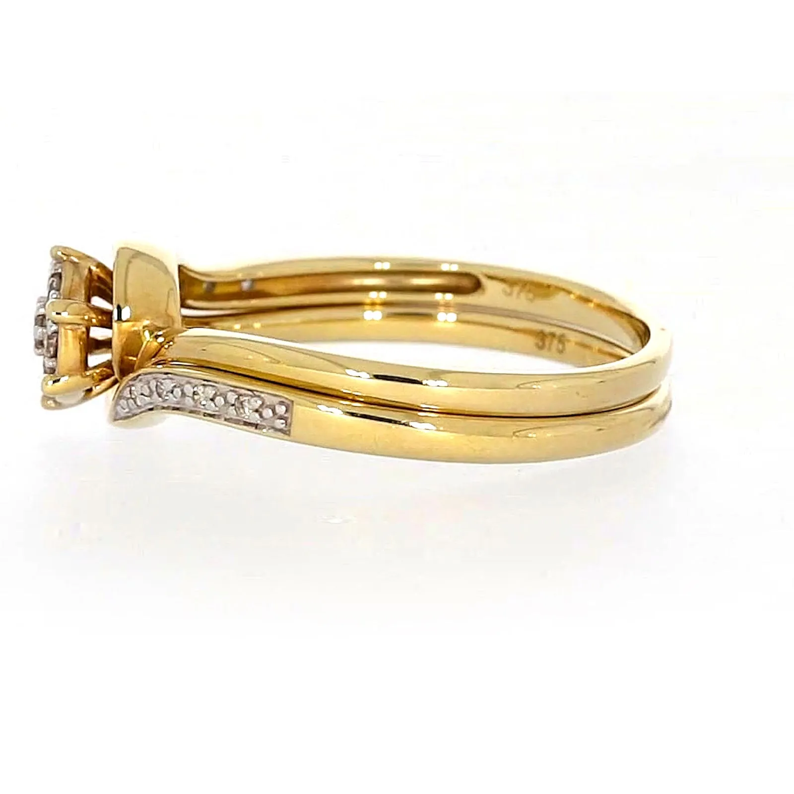 9ct Yellow Gold Round Brilliant Cut with 0.15 CARAT tw of Diamonds Ring