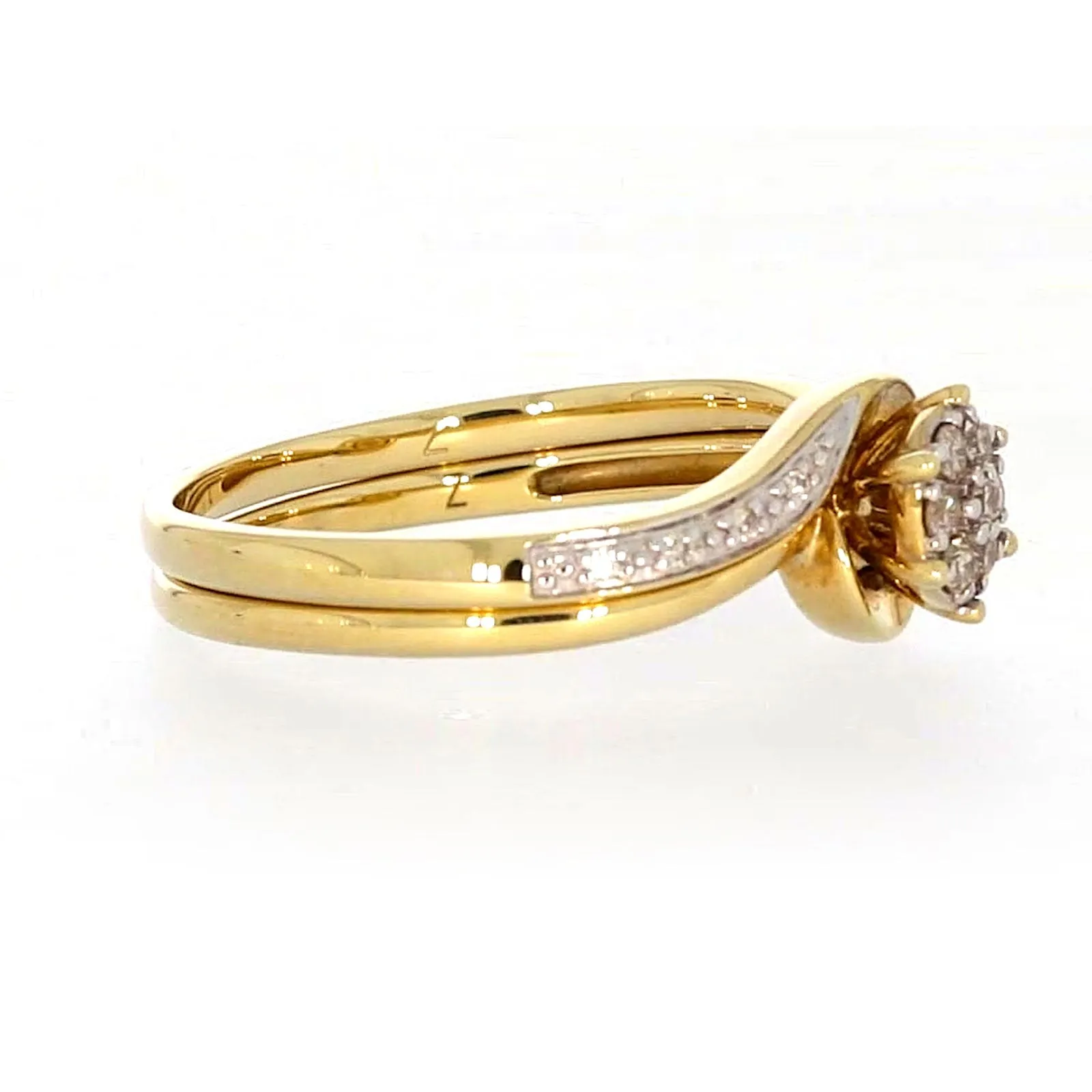 9ct Yellow Gold Round Brilliant Cut with 0.15 CARAT tw of Diamonds Ring