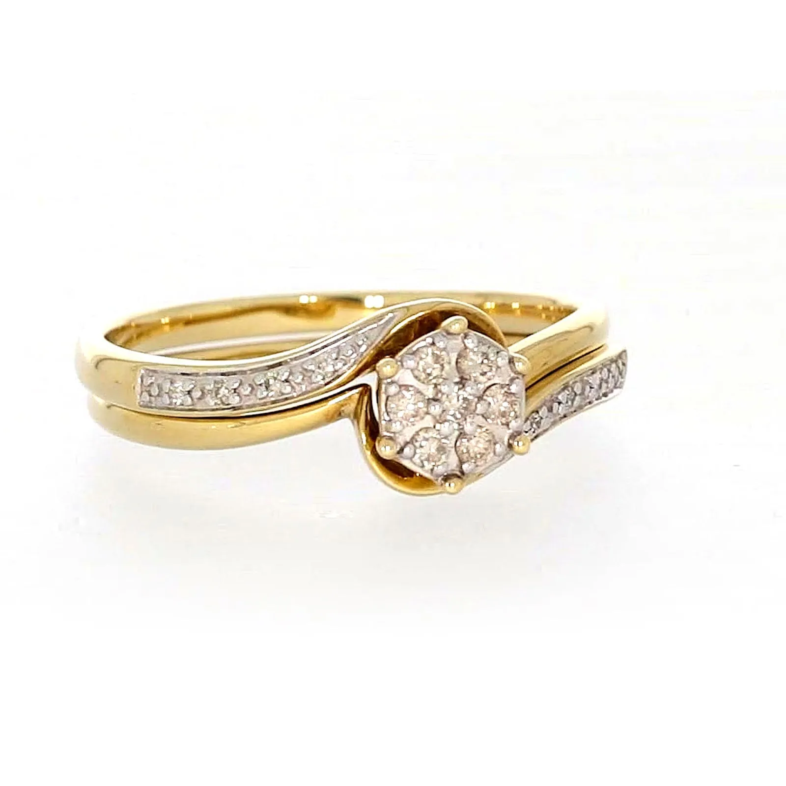 9ct Yellow Gold Round Brilliant Cut with 0.15 CARAT tw of Diamonds Ring