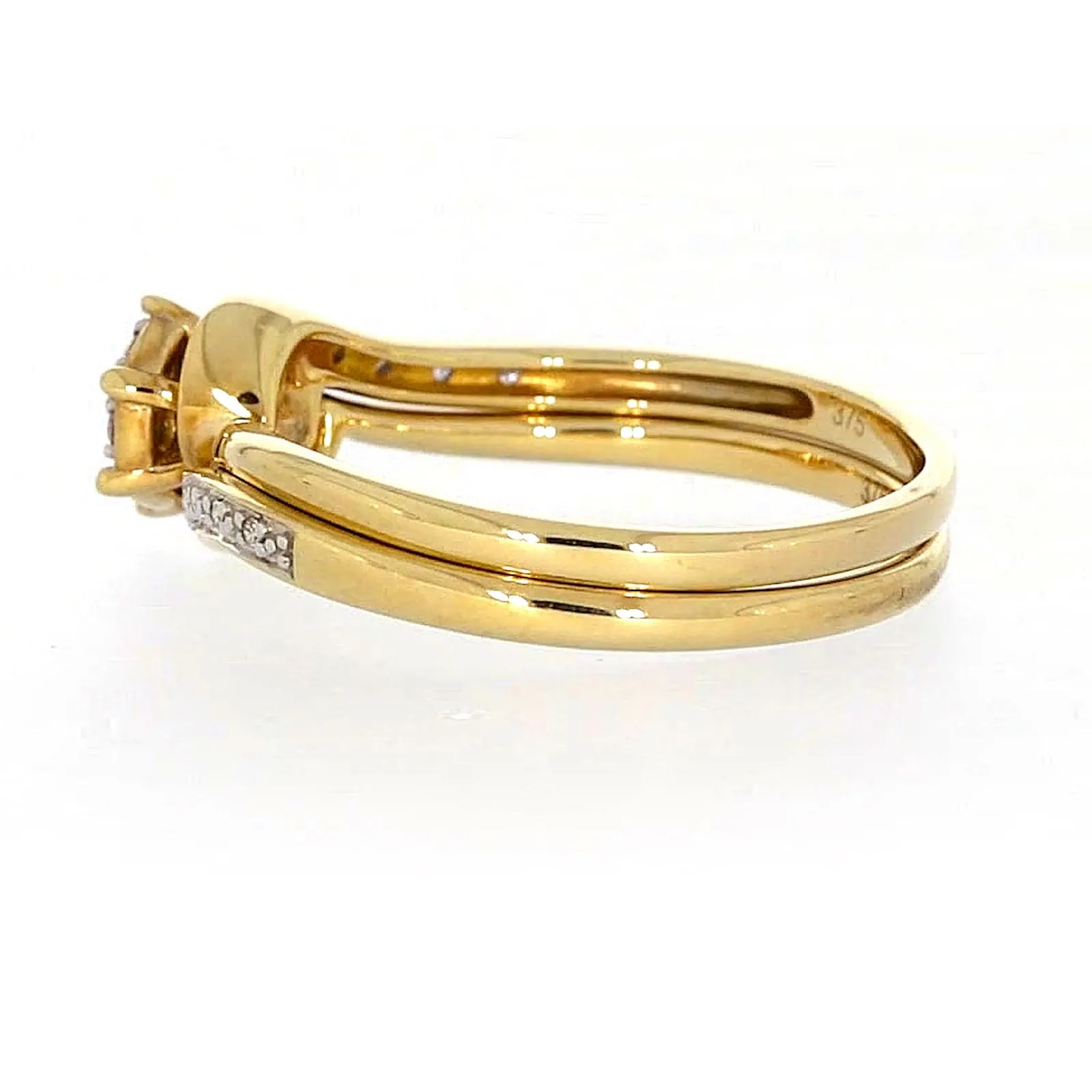 9ct Yellow Gold Round Brilliant Cut with 0.15 CARAT tw of Diamonds Ring