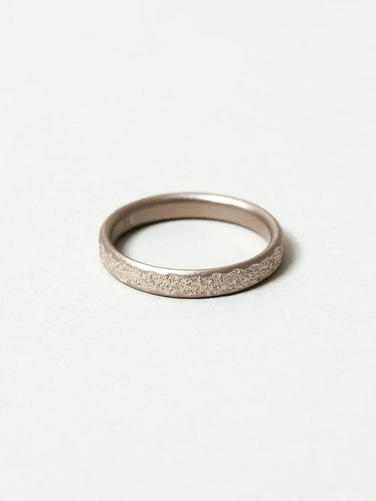 Center Cast 18K White Gold Wedding Band