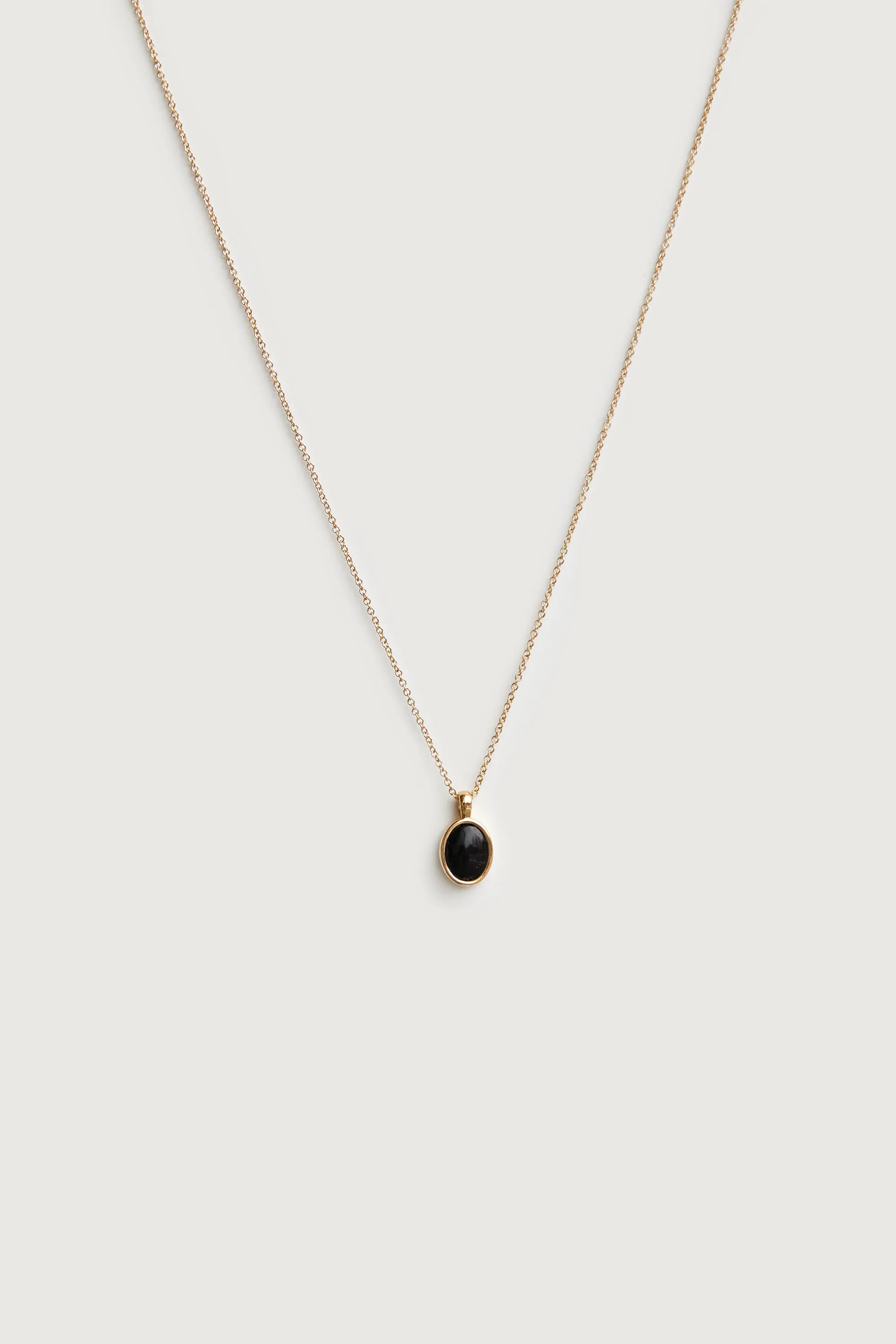 CURB CHAIN WITH ONYX PENDANT