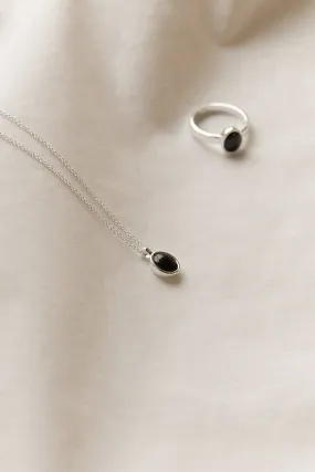 CURB CHAIN WITH ONYX PENDANT