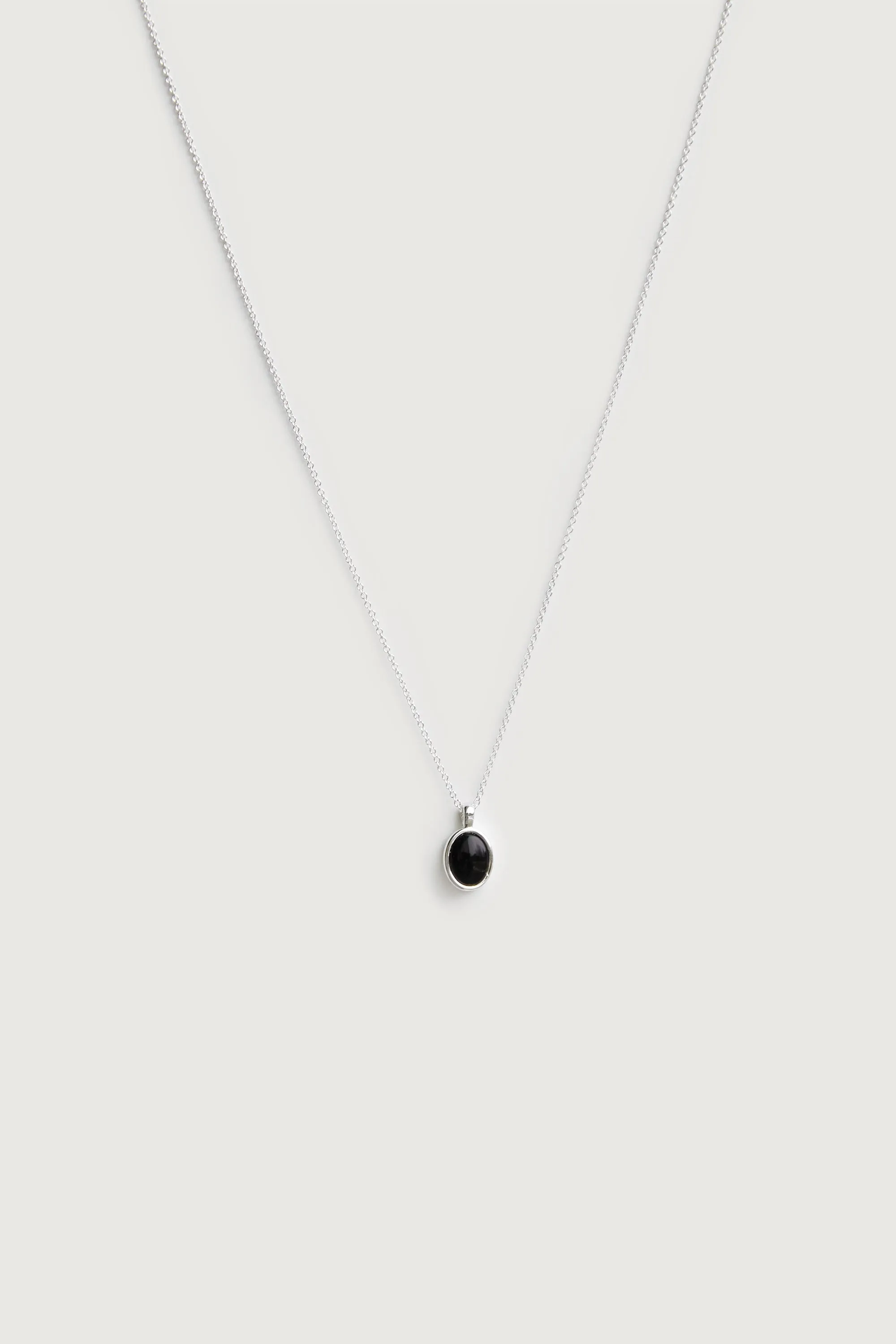 CURB CHAIN WITH ONYX PENDANT