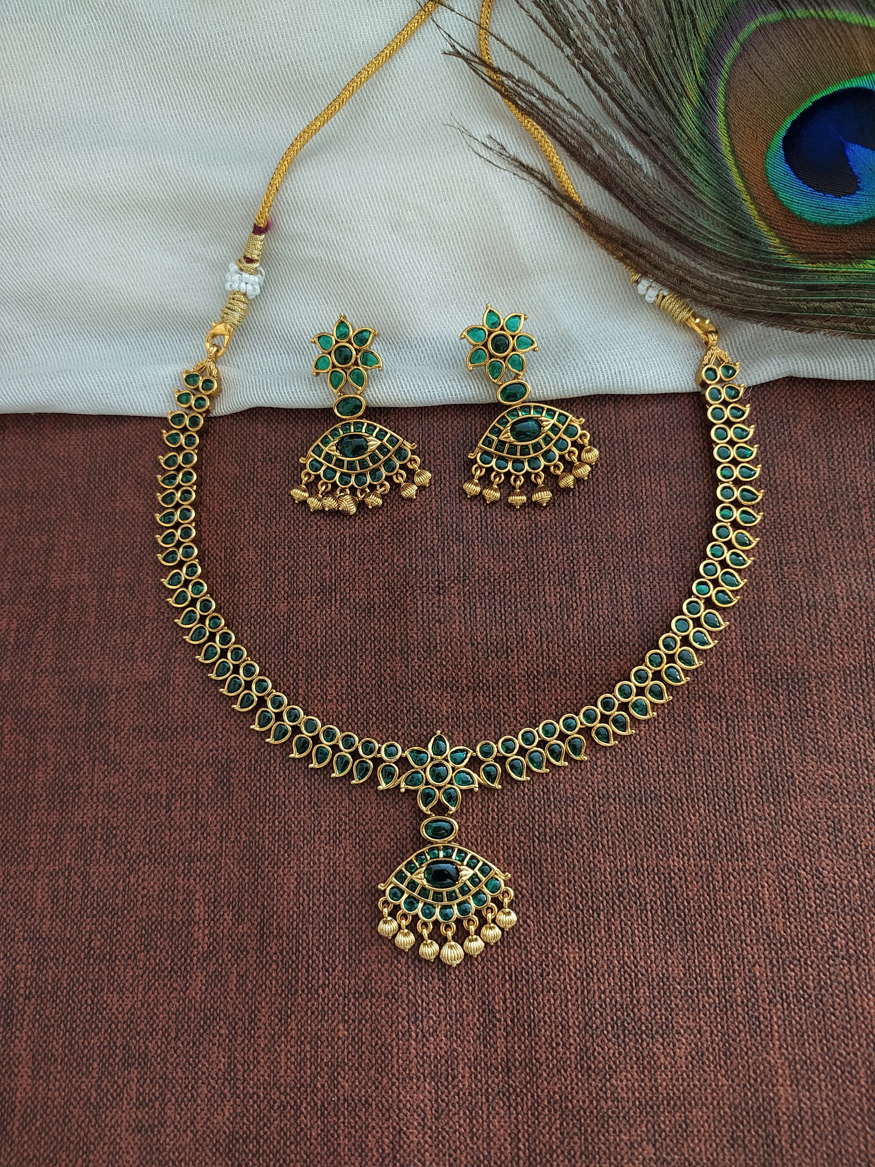 Exclusive Gold Plated Emerald Kemp Stone Necklace With Golden Pearls