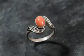 Natural Coral Ring - Pink Wave Band - Vintage Oval Ring