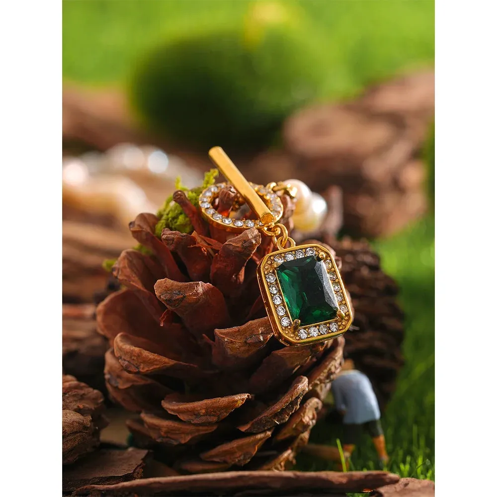 VAIGE Elegant Emerald Green Freshwater Pearl & Gold Toggle Necklace