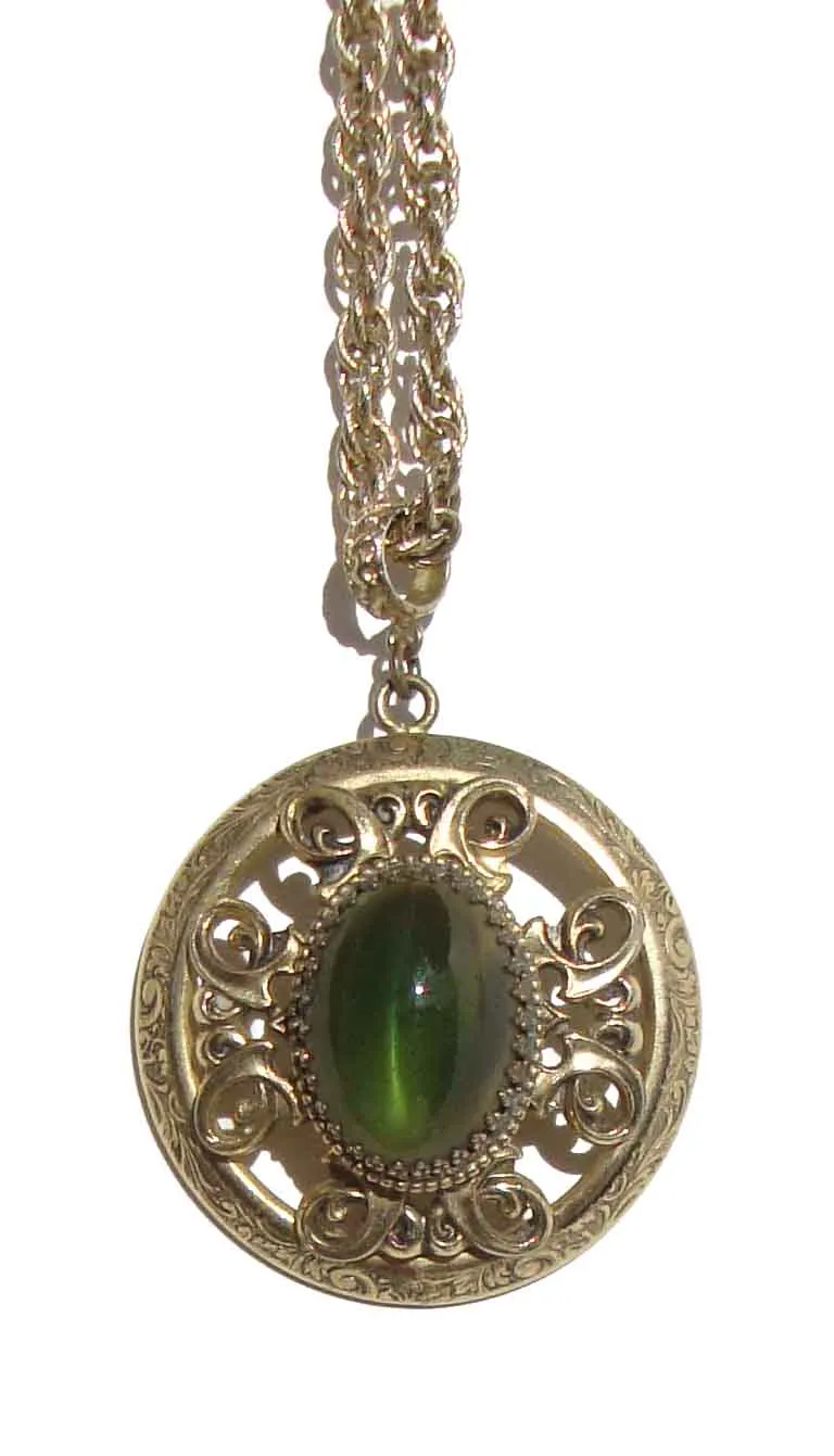 Vintage Whiting & Davis Green Cat’s Eye Pendant Necklace
