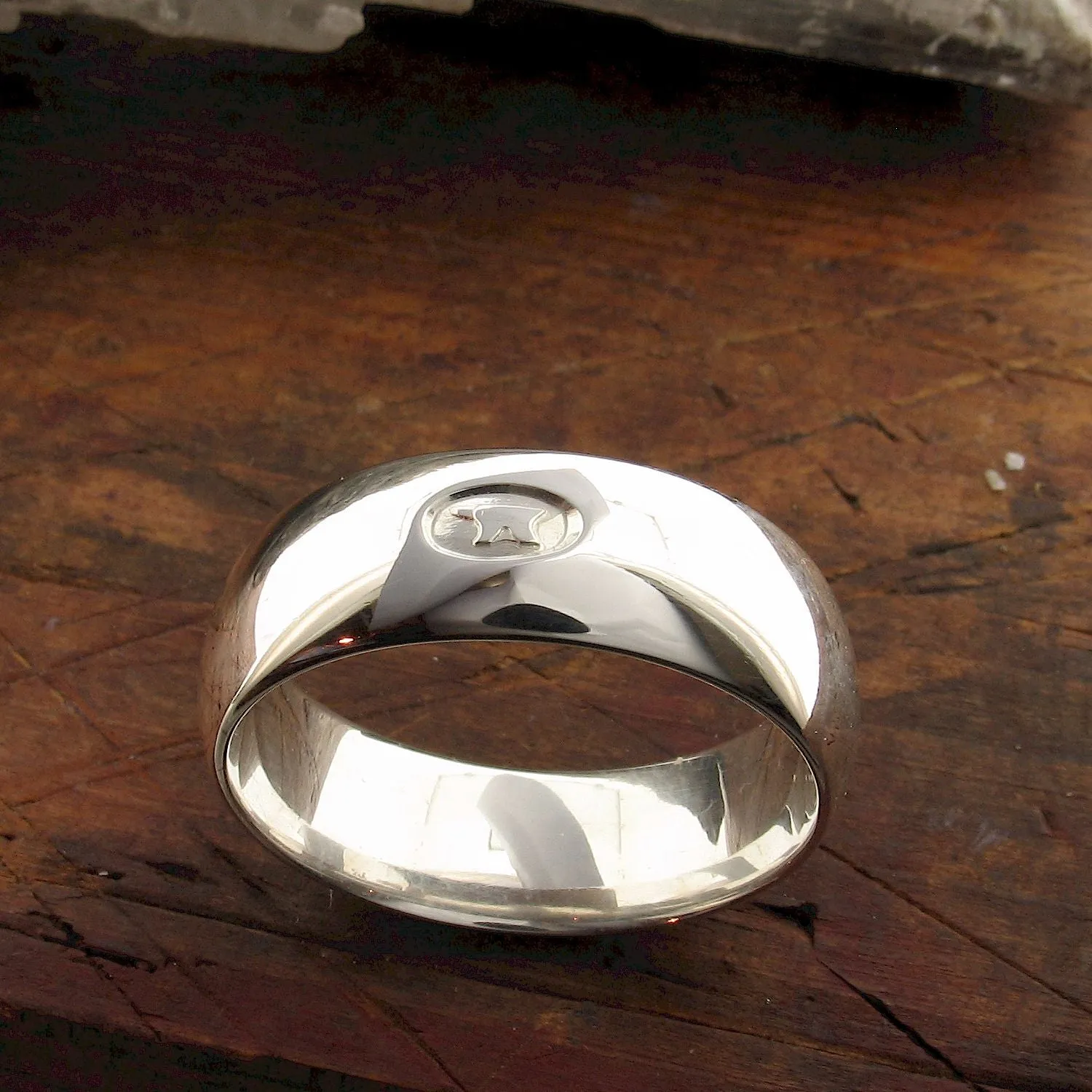 Wedding ring 8mm Gretna Green mens wide white gold court