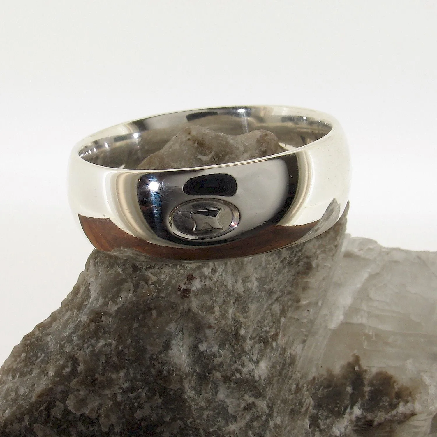 Wedding ring 8mm Gretna Green mens wide white gold court