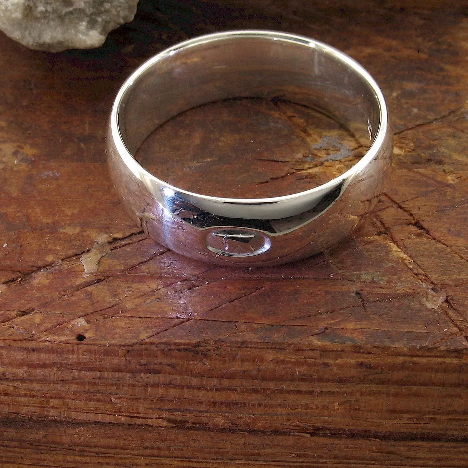 Wedding ring 8mm Gretna Green mens wide white gold court